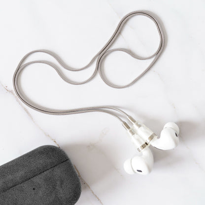AirPods Kette Vittorio in Silber – Lifestyle Aufnahme